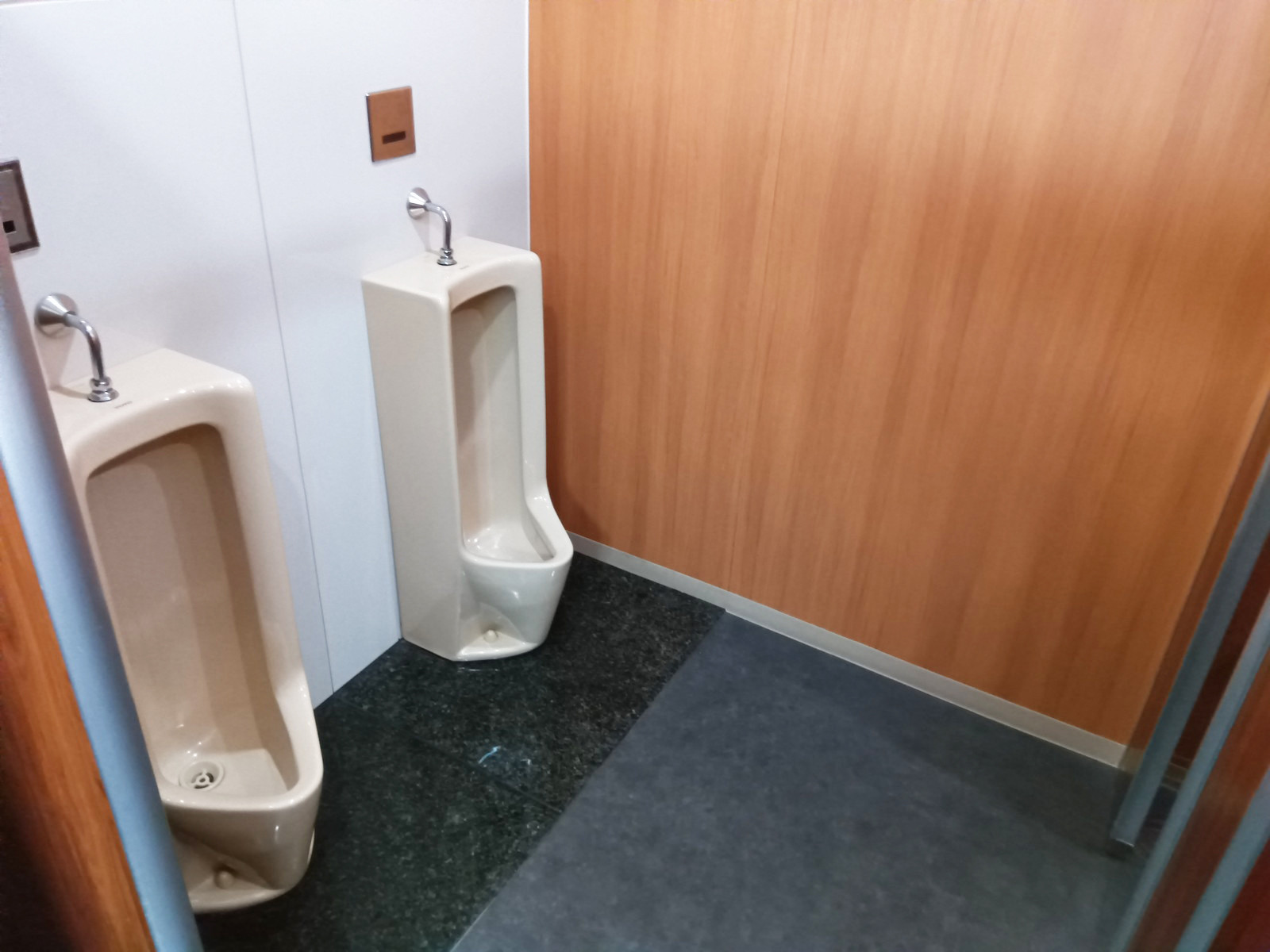 男性用トイレ2基