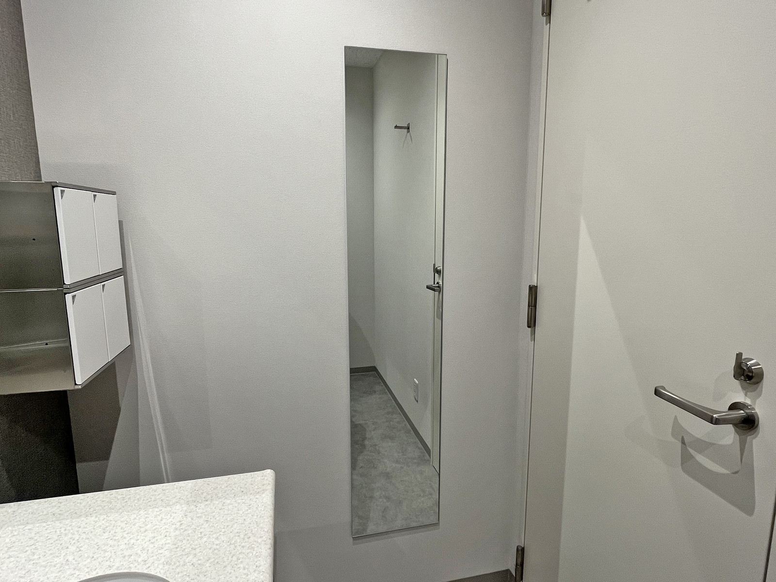 女性用トイレ専用姿見鏡