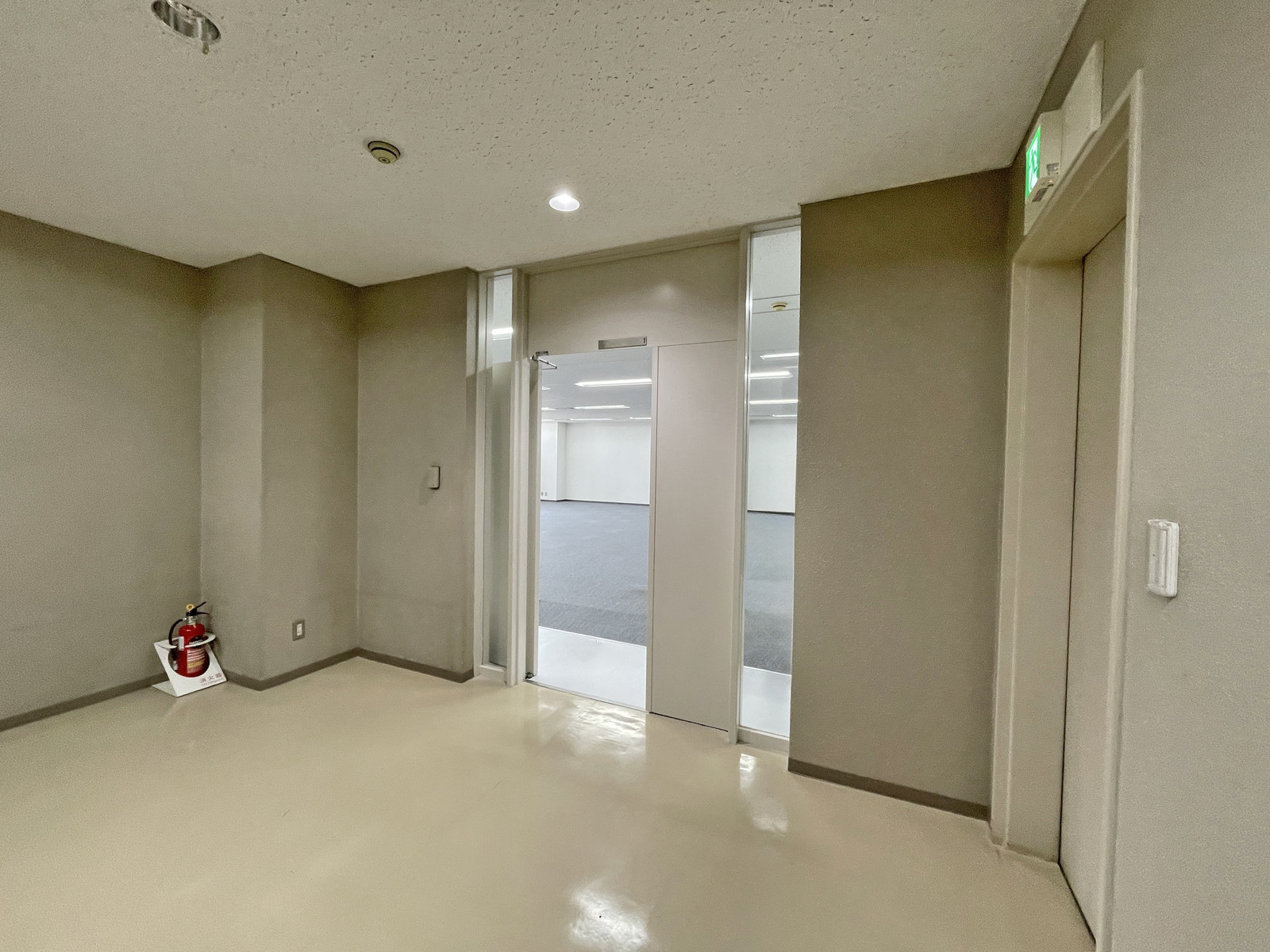 貸室出入口