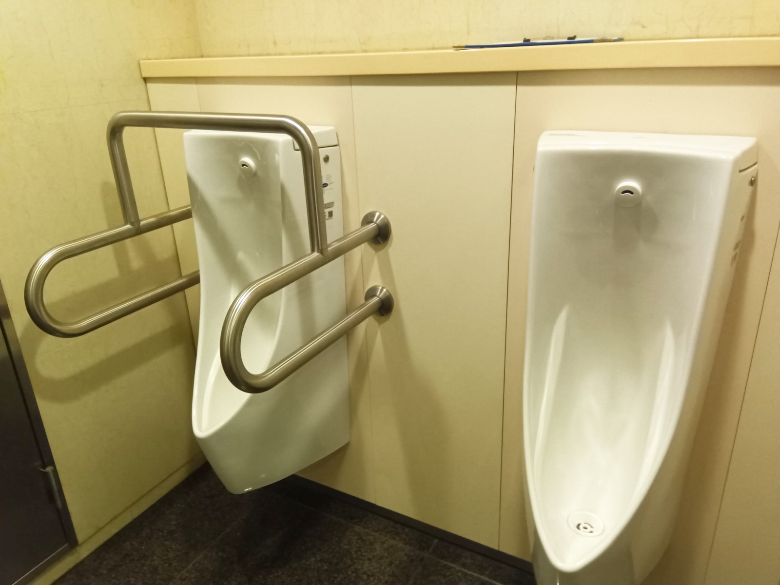 男性用トイレ