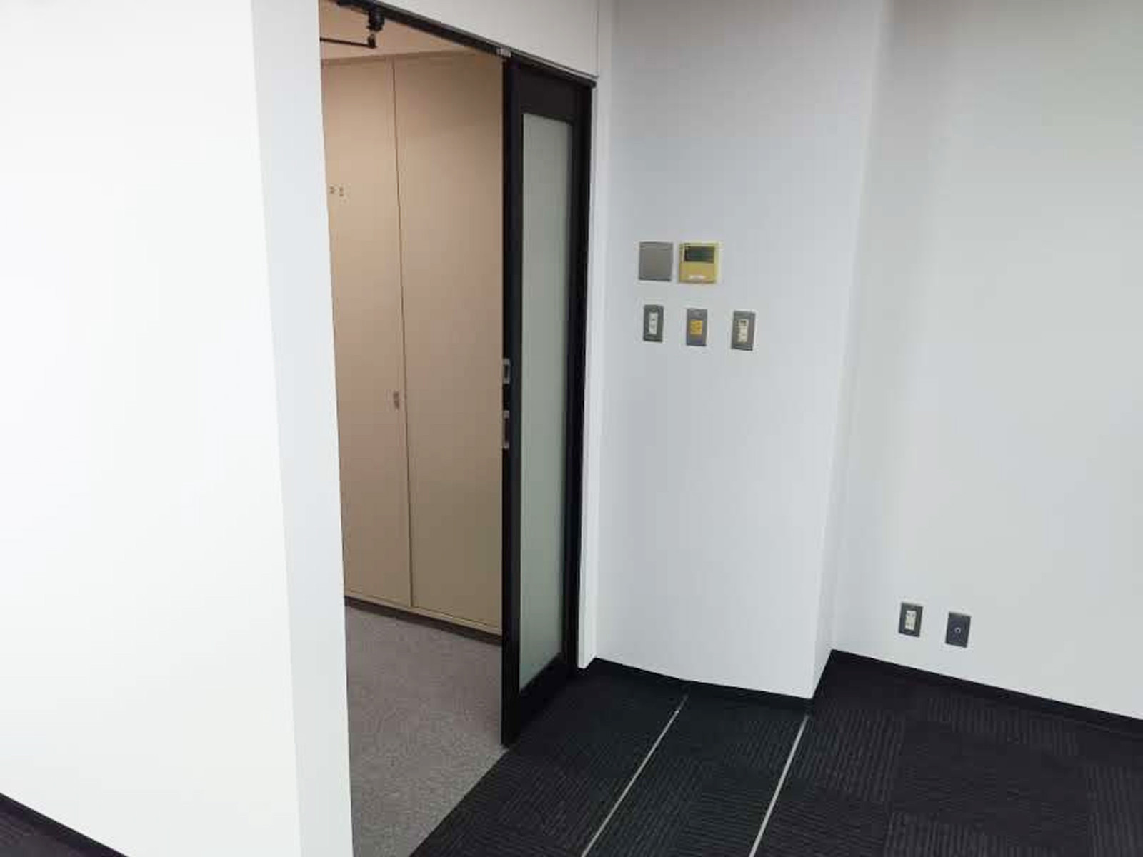 貸室出入口