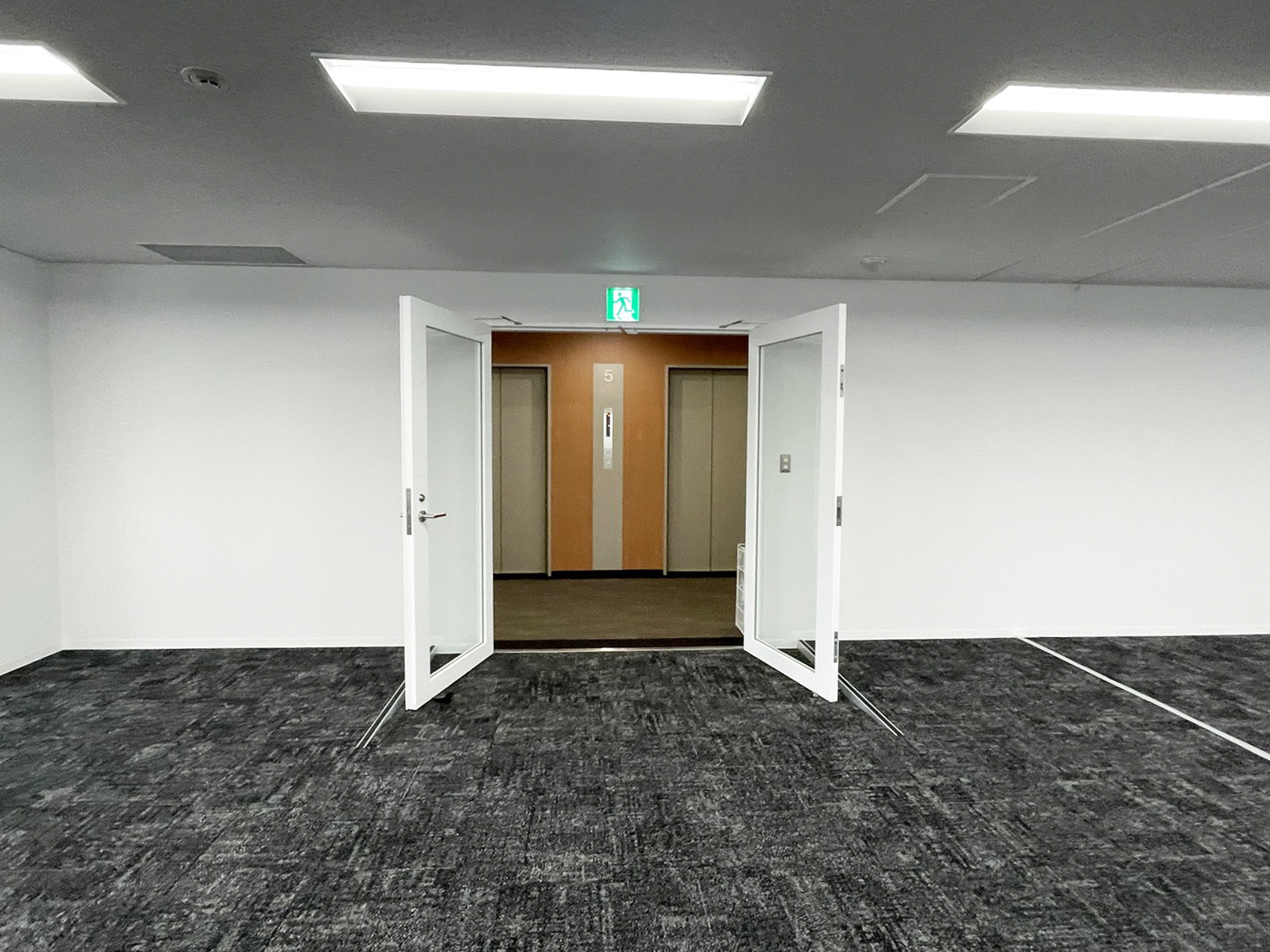 貸室出入口