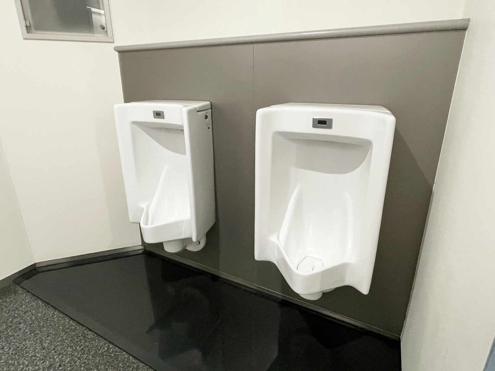 男性用トイレ(2基)