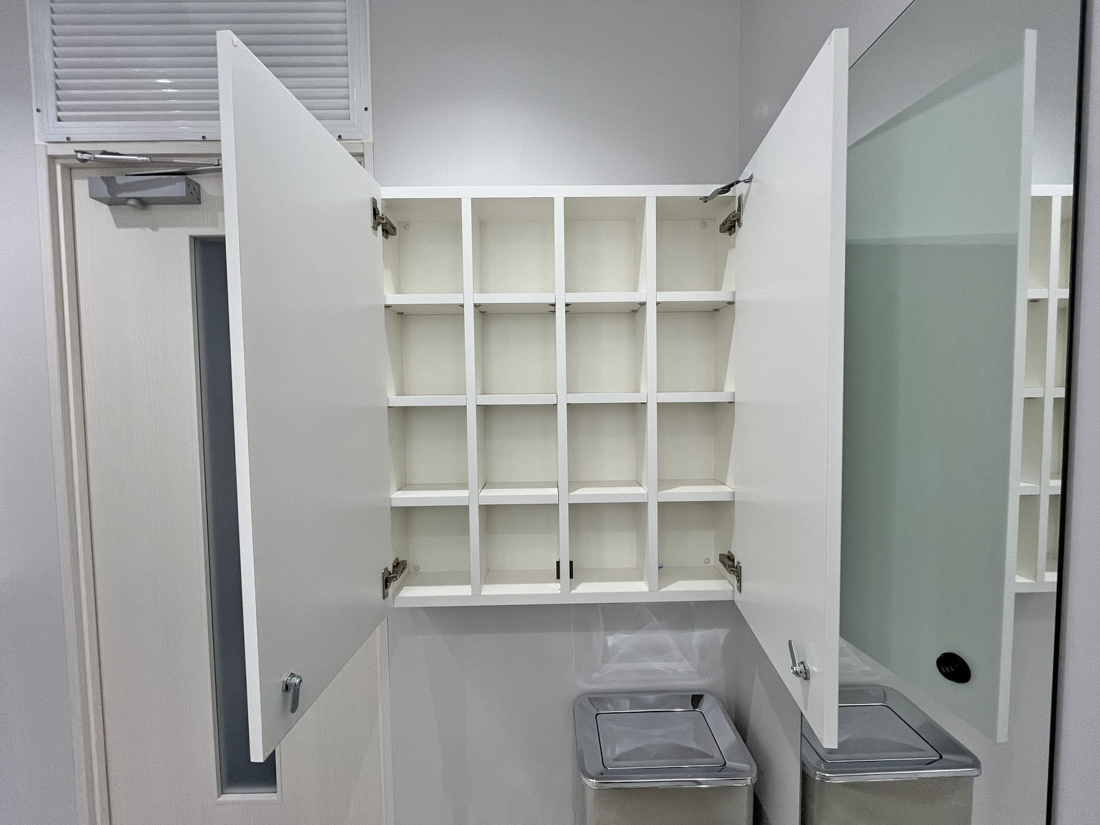 女性用トイレ専用小物入れ