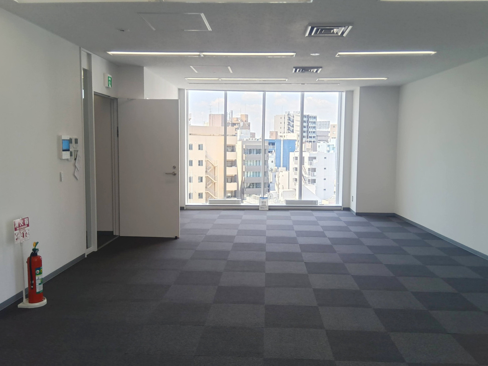 室内窓側の様子