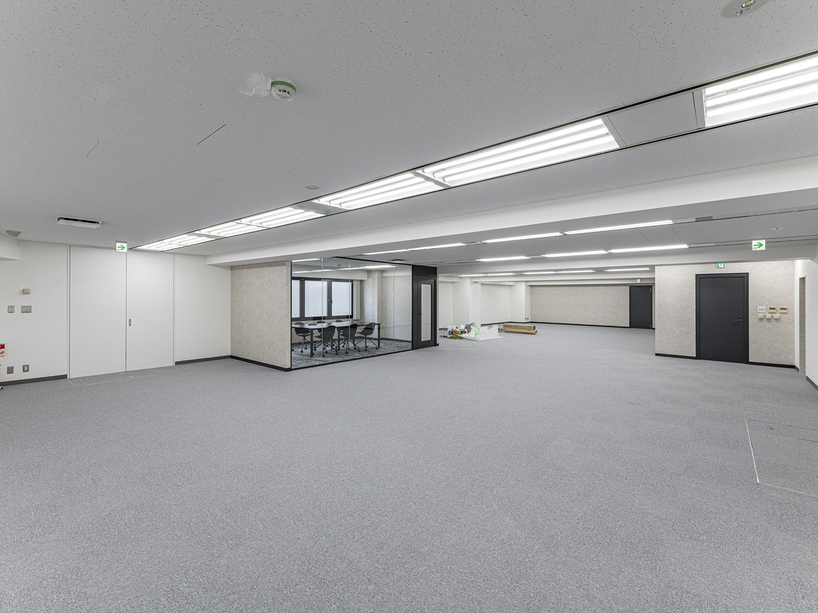 社内会議室付近の様子