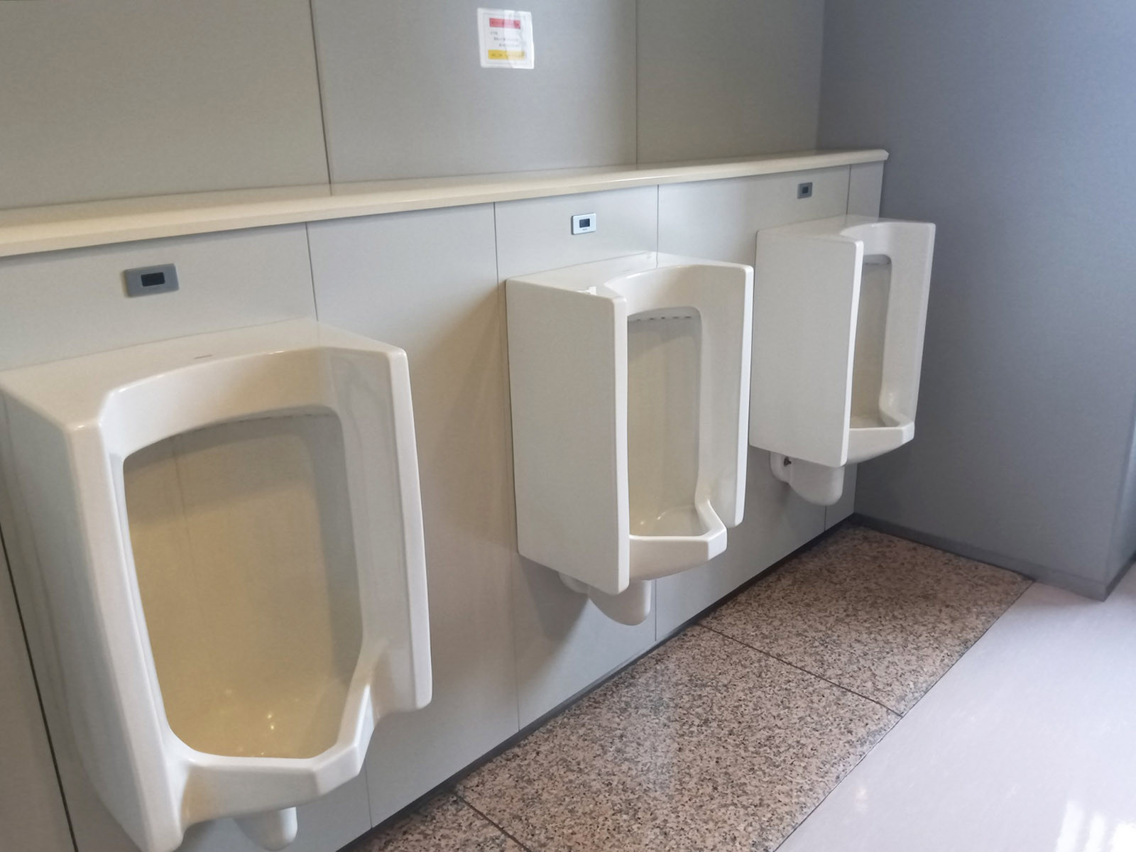 男性トイレ