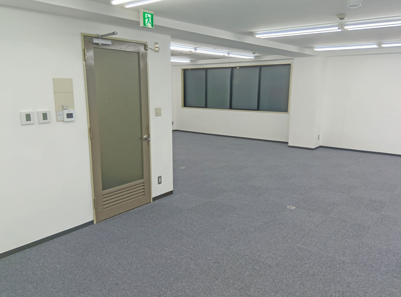 貸室出入口
