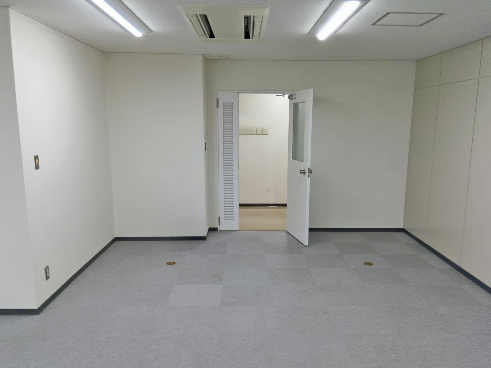 貸室出入口