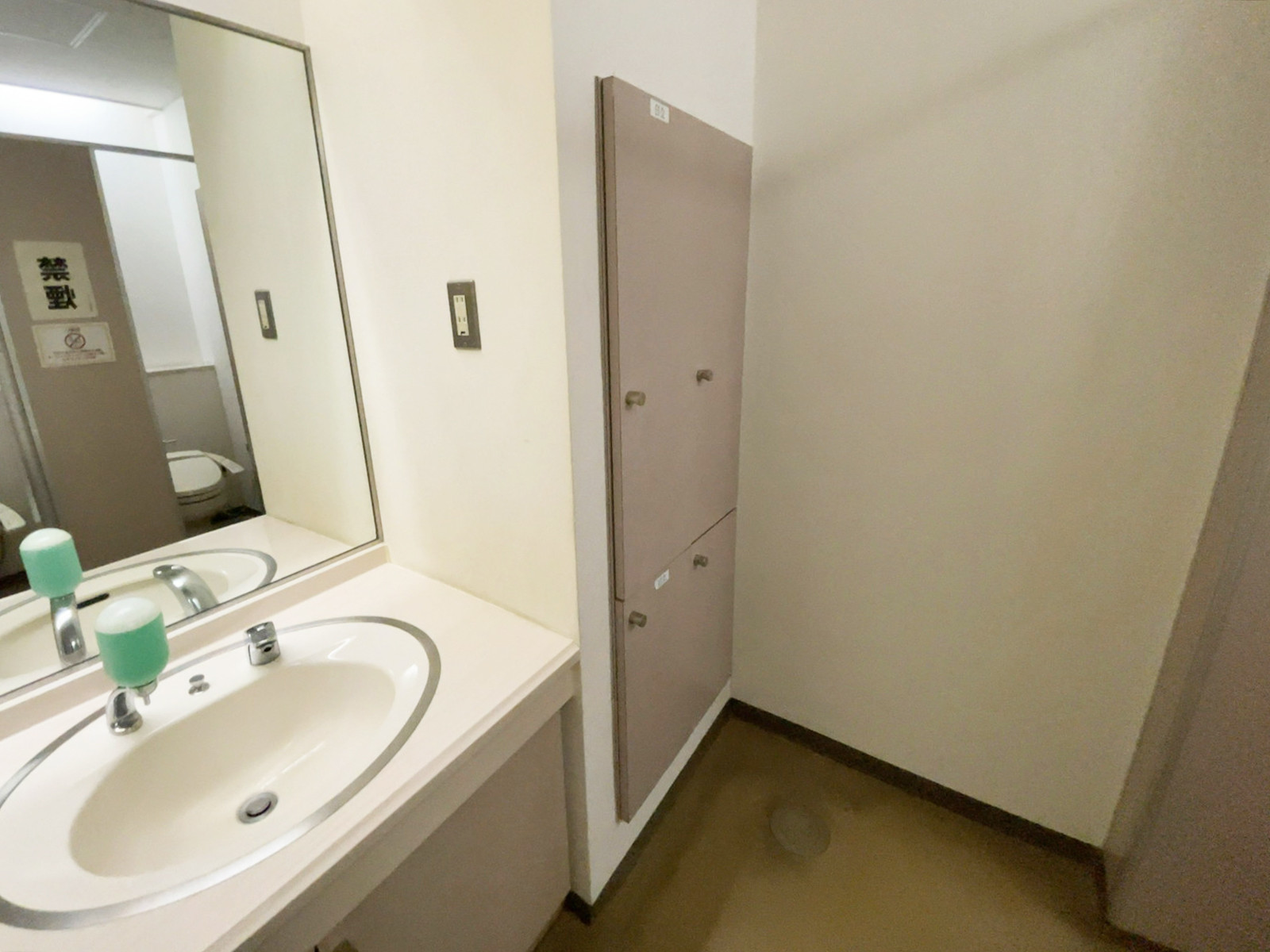 トイレ内の収納ボックス