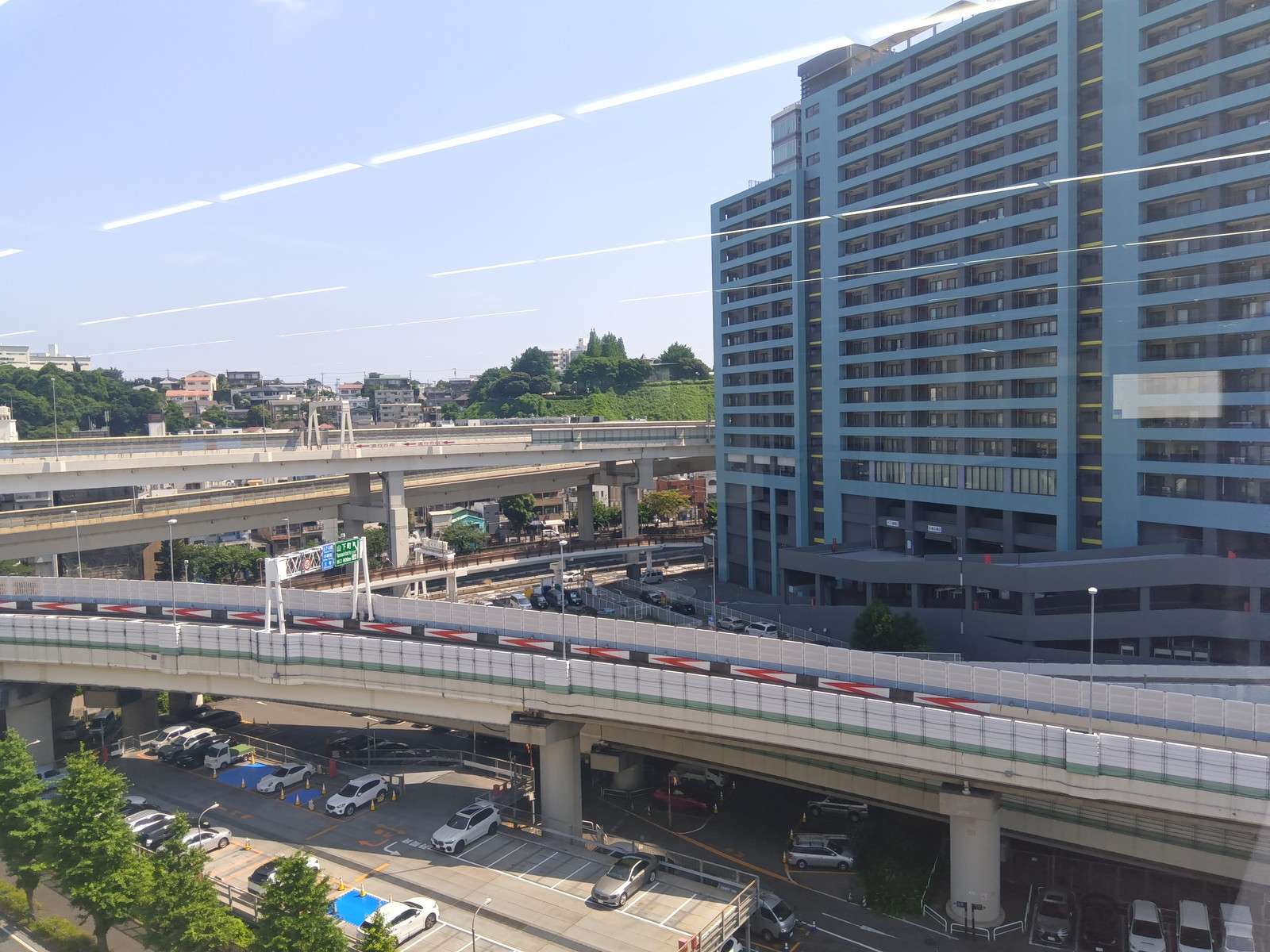 高速道路を見下ろす眺望