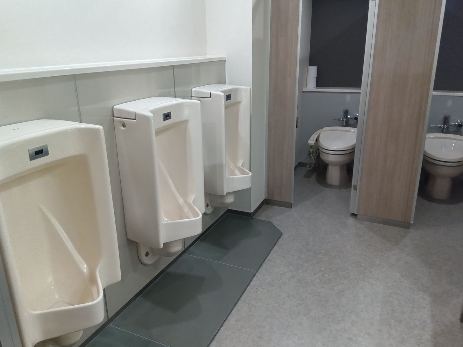 男性用トイレ