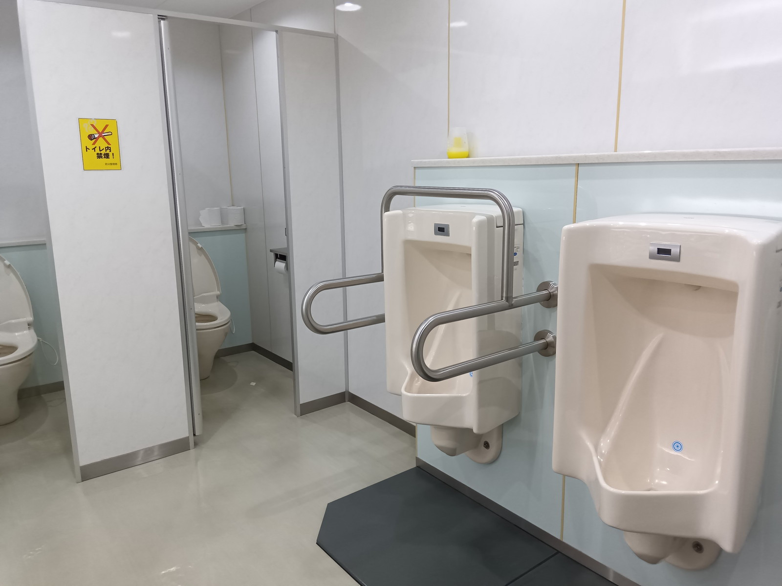 男性用トイレ