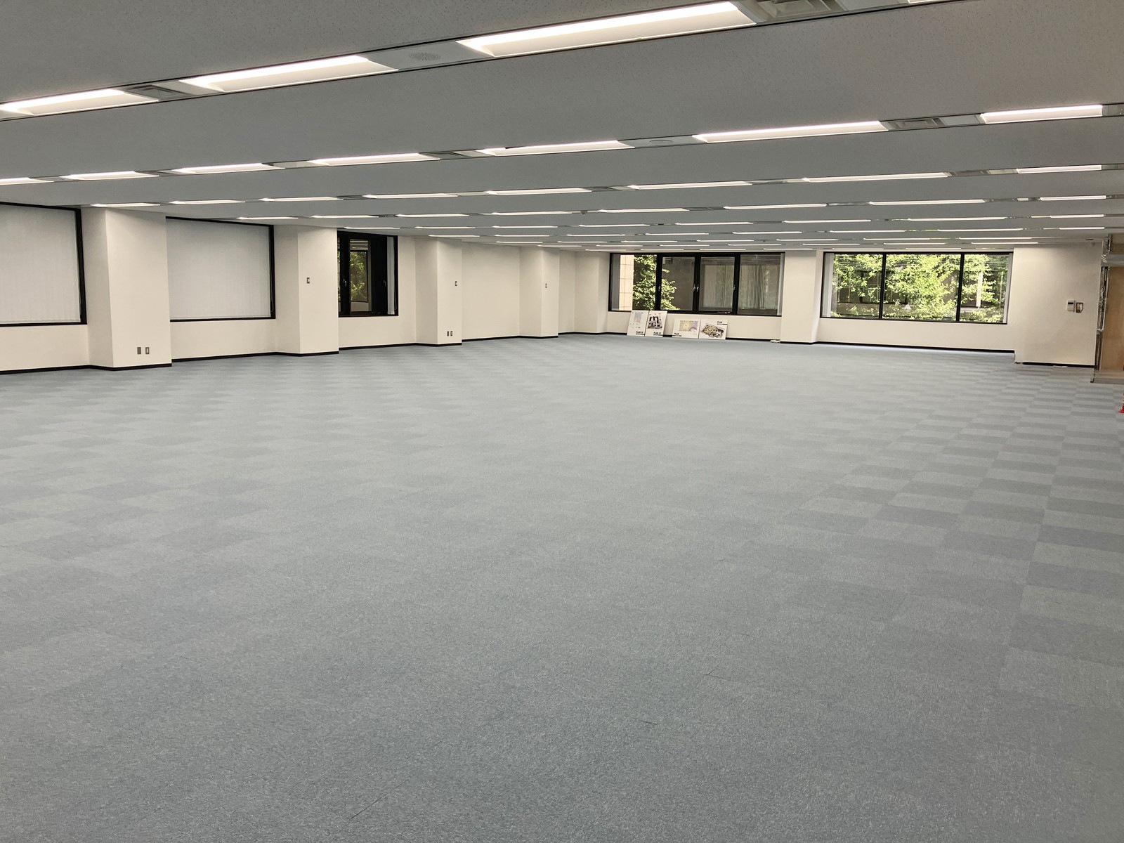 貸室奥側から見た室内