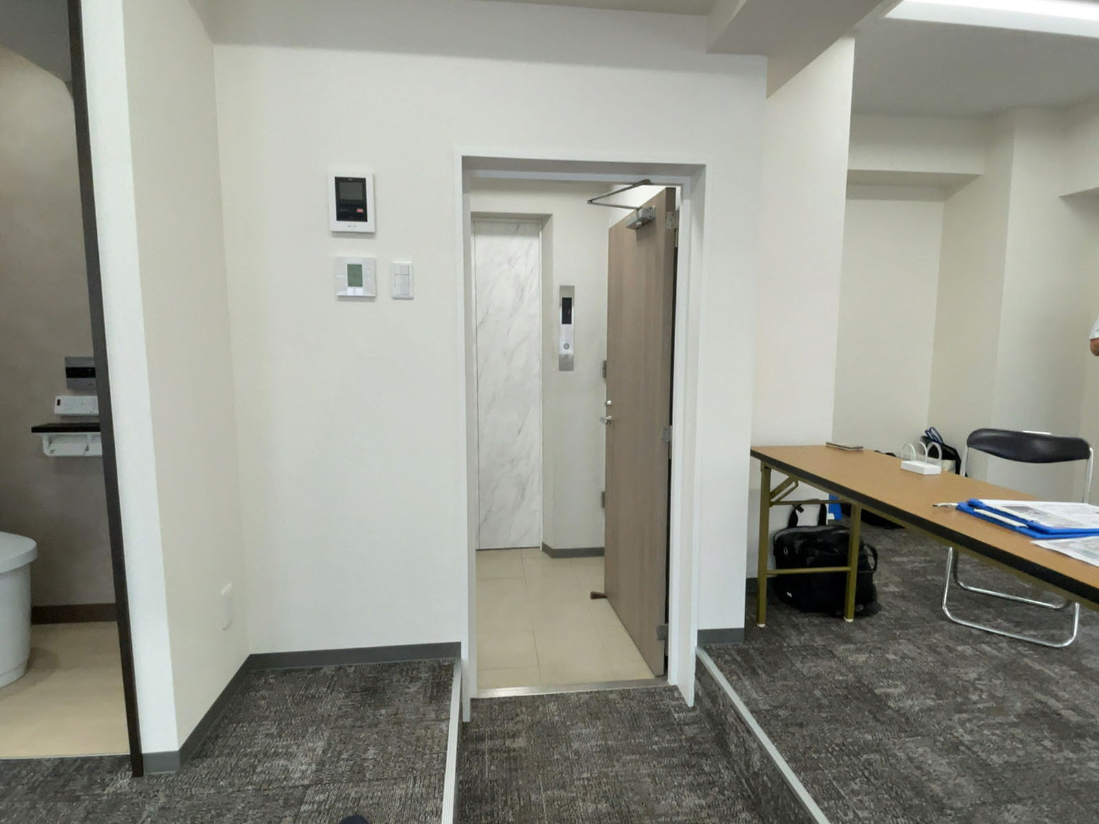 貸室出入り口