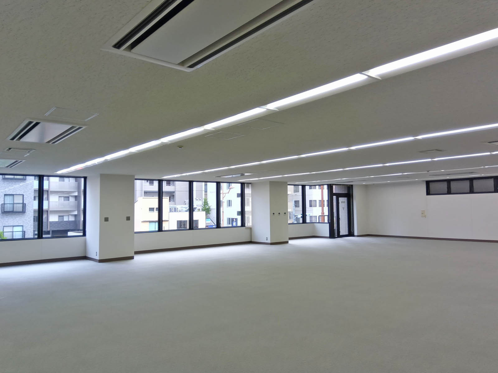 オフィス室内参考画像(2階南側・約82坪)