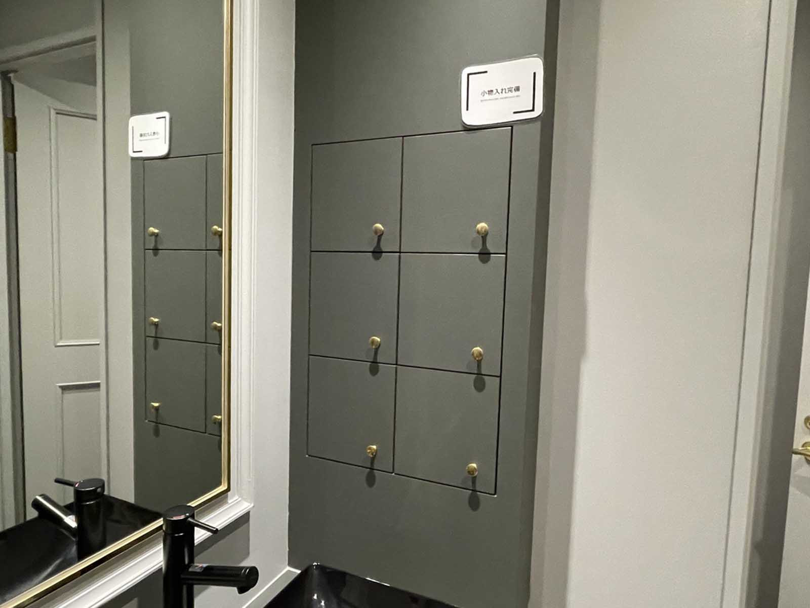女性トイレ収納棚