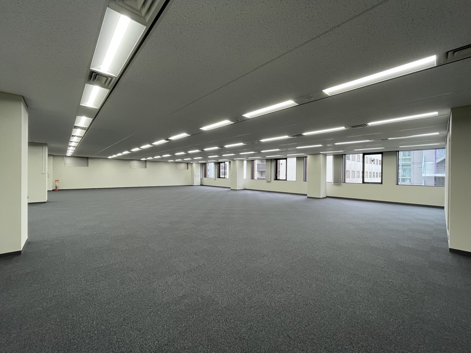 オフィス室内参考画像(6階・約122坪)