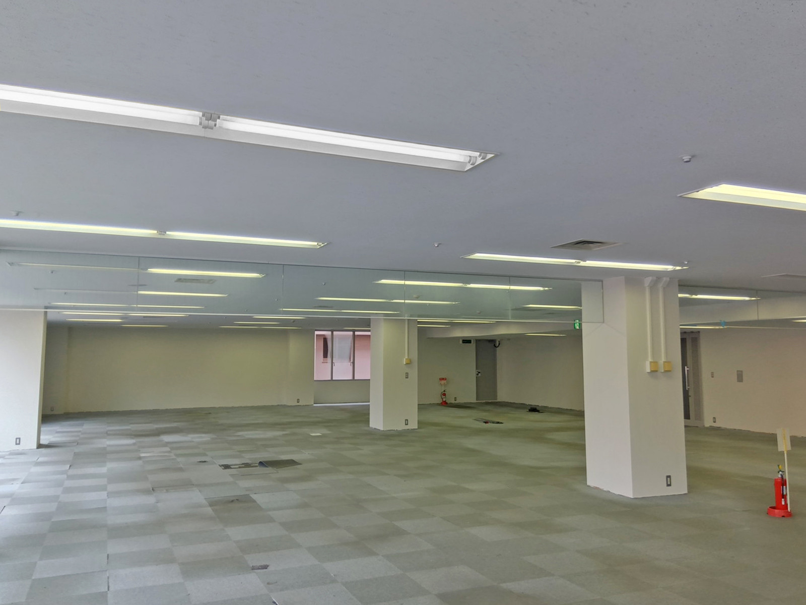 オフィス室内参考画像