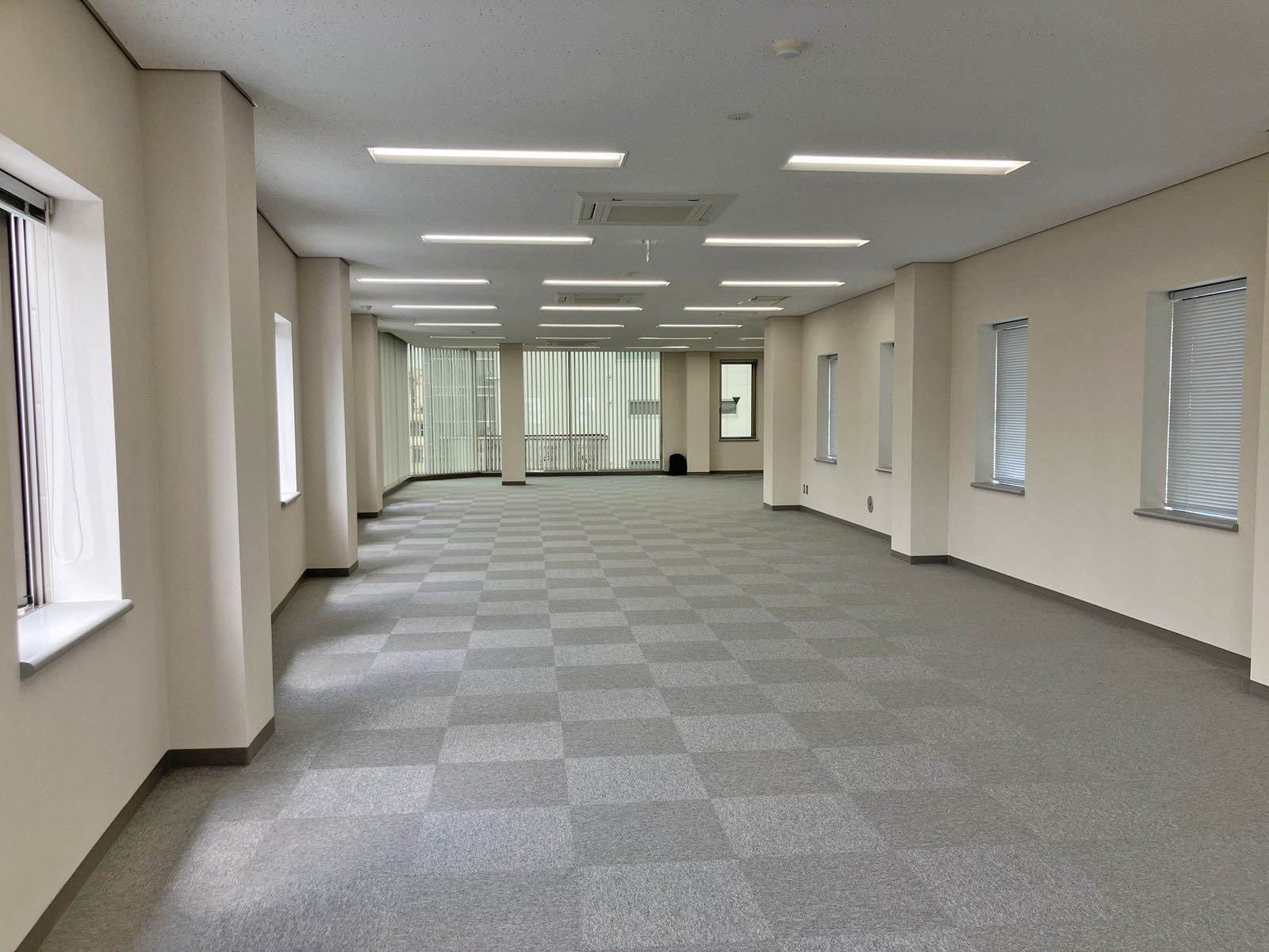 オフィス室内参考画像