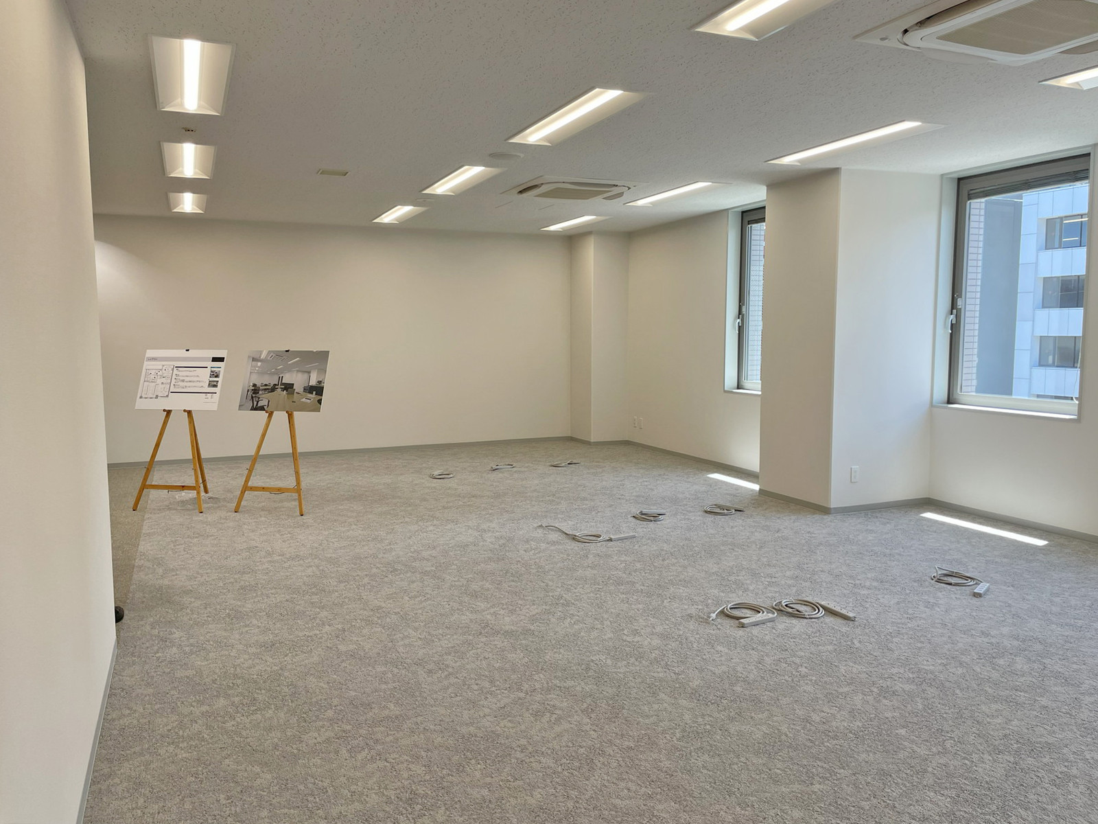 貸室奥側から見た室内