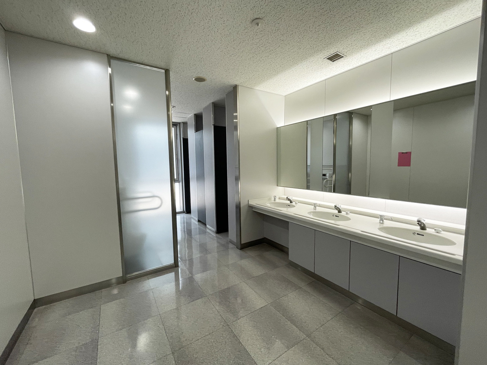 男性用トイレ全体の様子