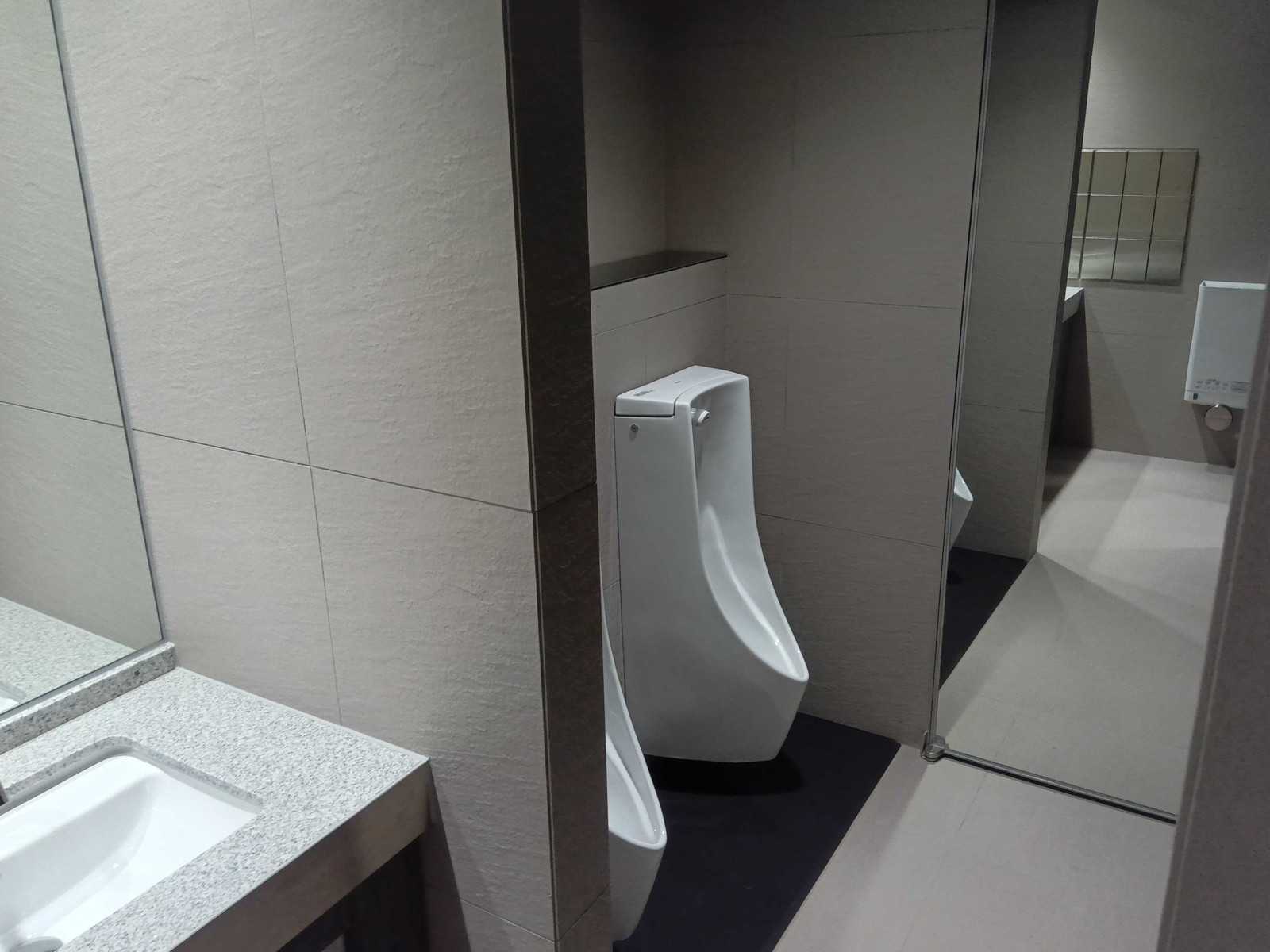 男性用トイレ