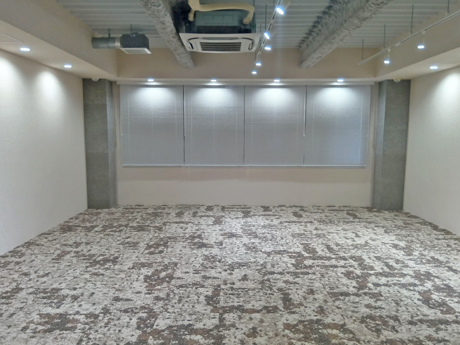 オフィス室内参考画像(4階・約36坪)