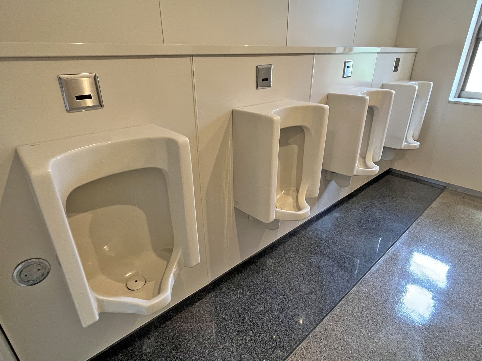 男性用トイレ