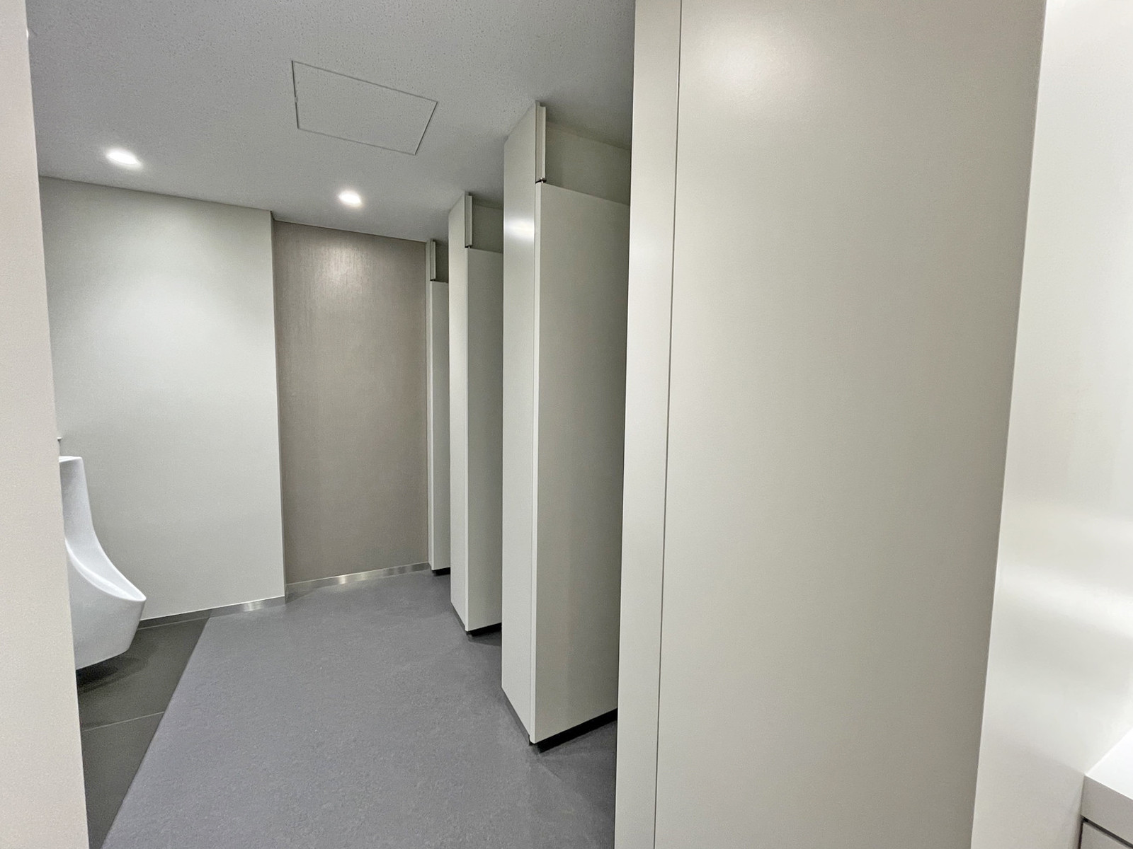 男性用個室トイレ(3室)