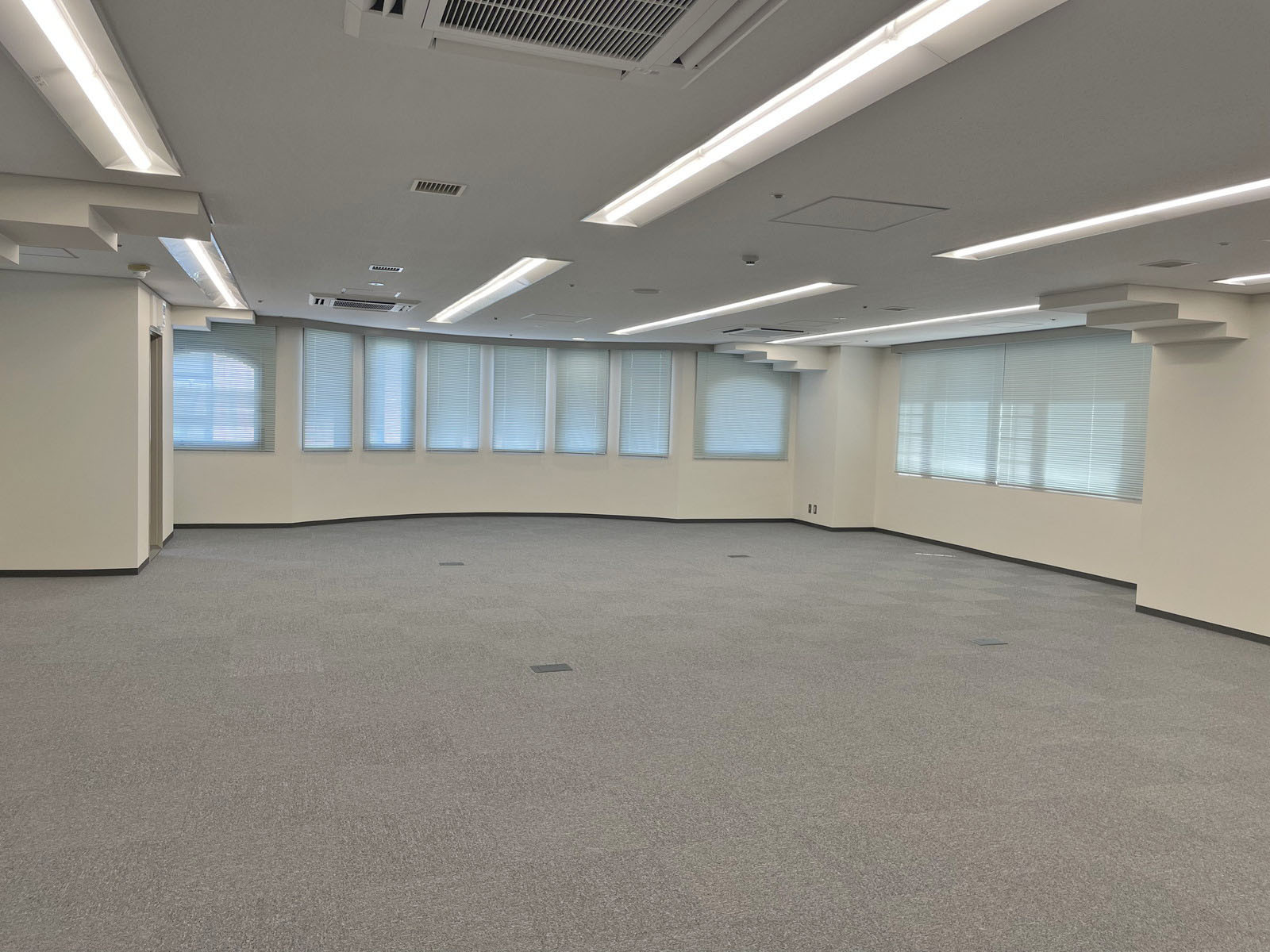 オフィス室内参考画像