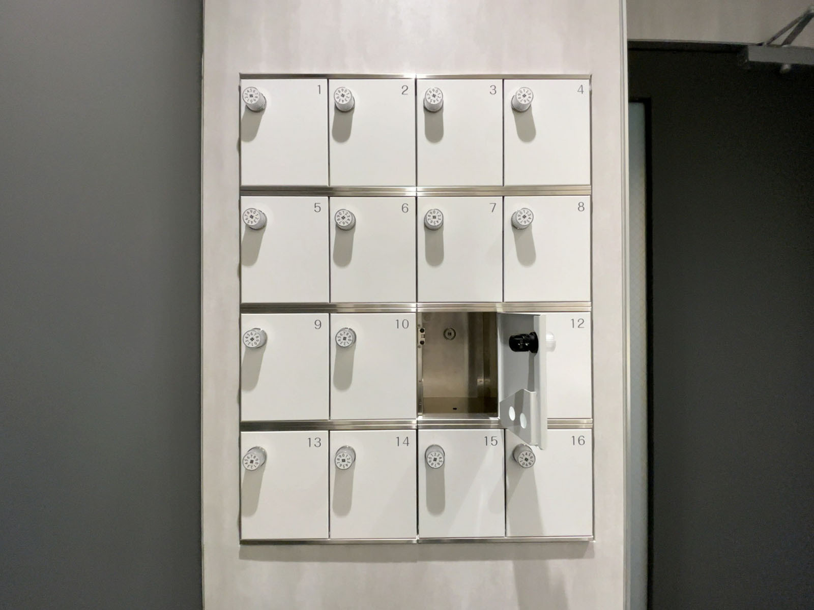 女性用トイレの小物入れ