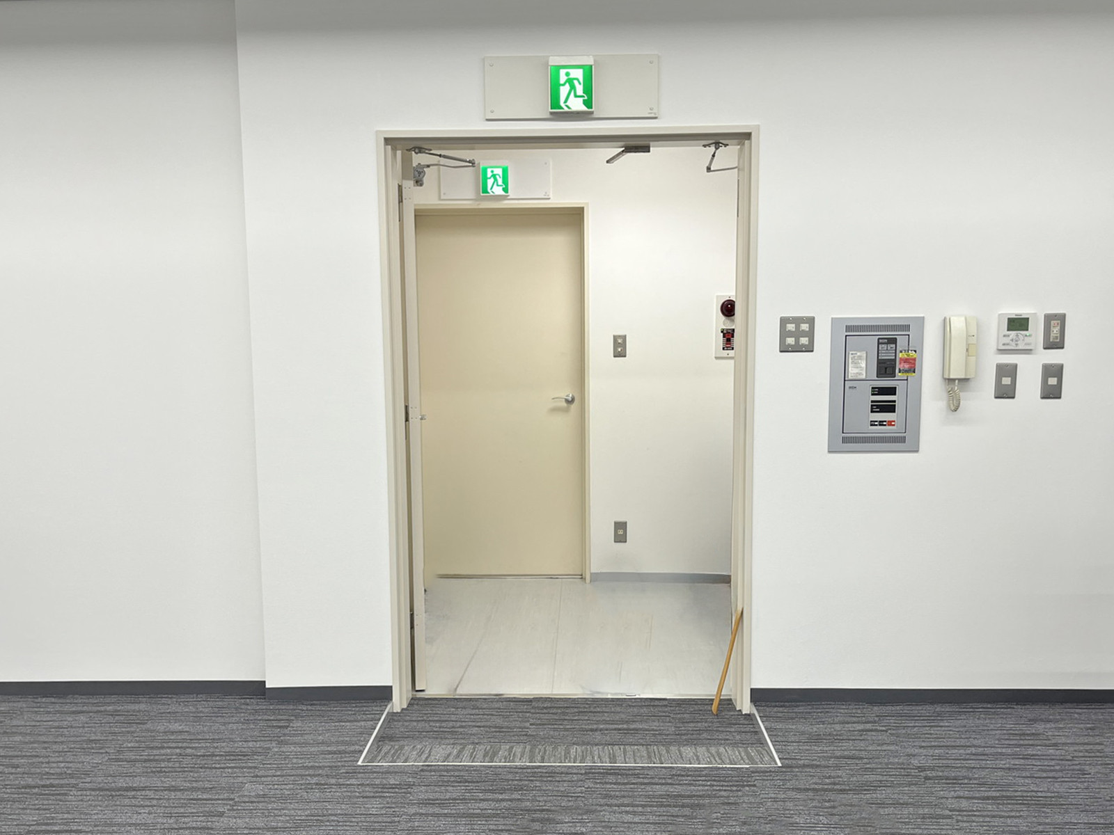 貸室出入口
