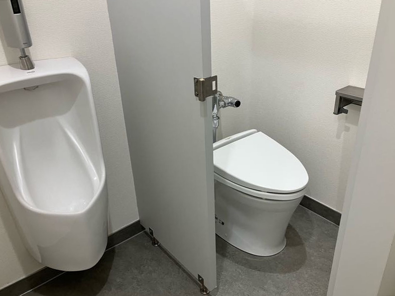 男性用トイレ