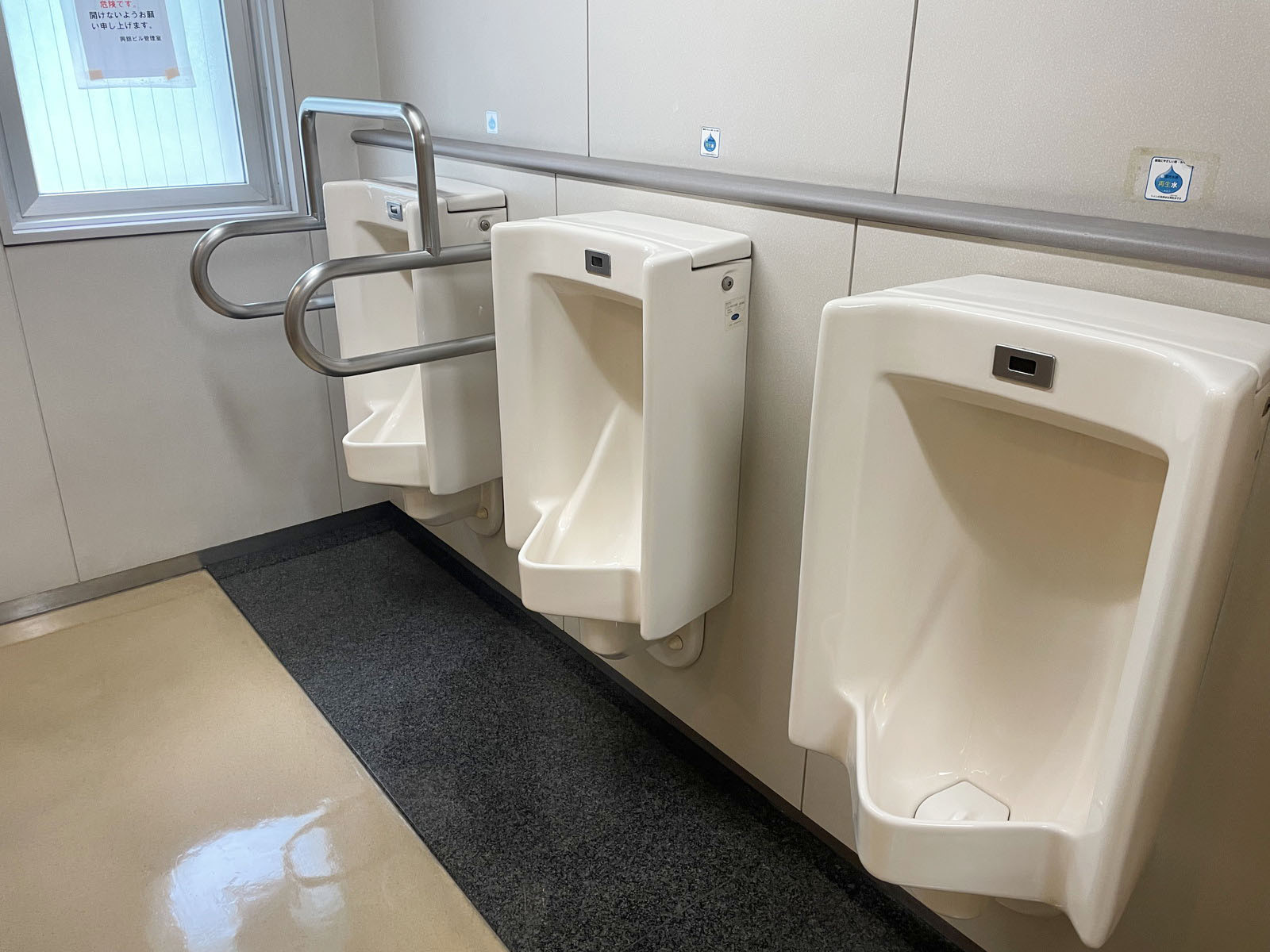 男性用トイレ