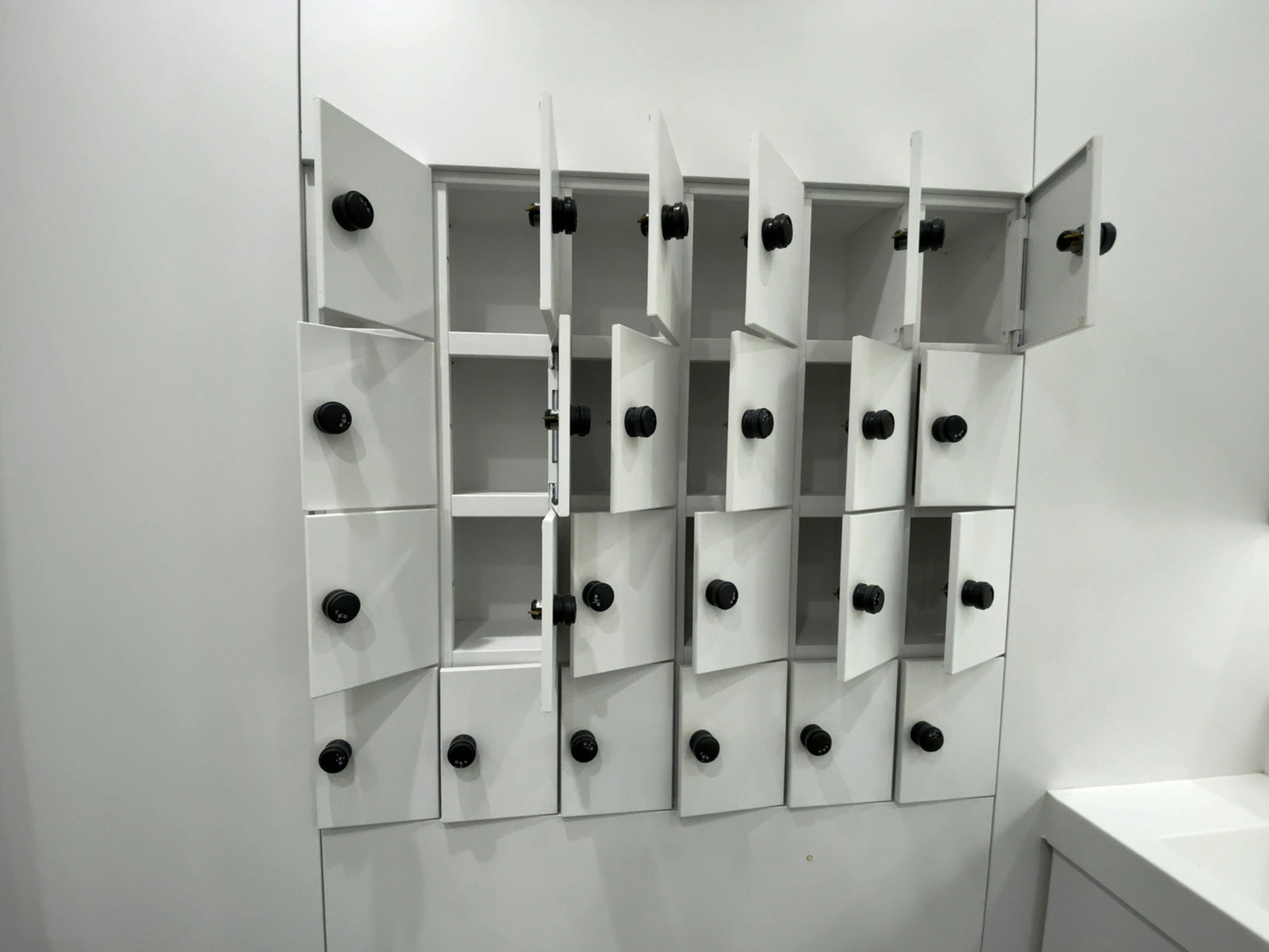 女性用トイレの小物入れ