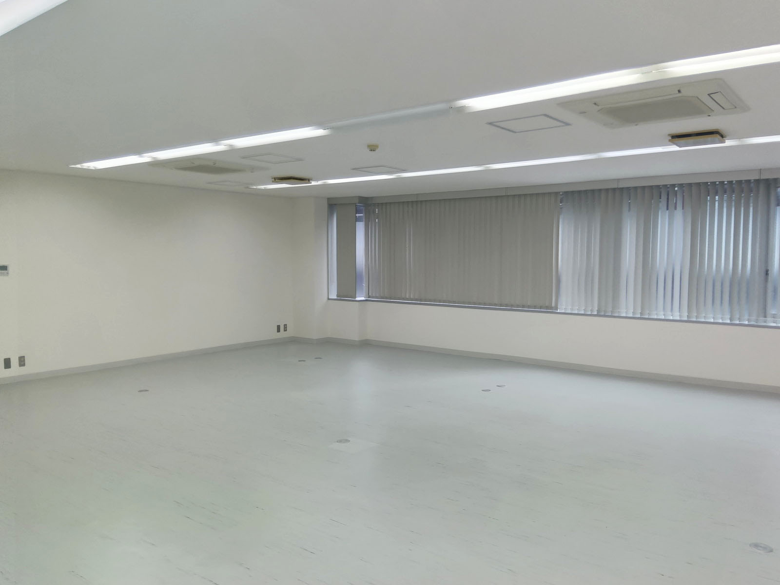 オフィス室内参考画像