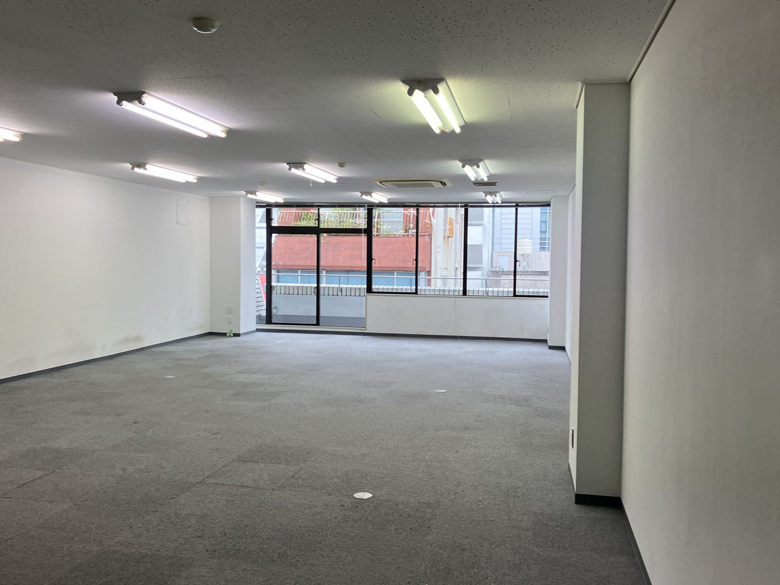オフィス室内参考画像(502号室・約30坪)