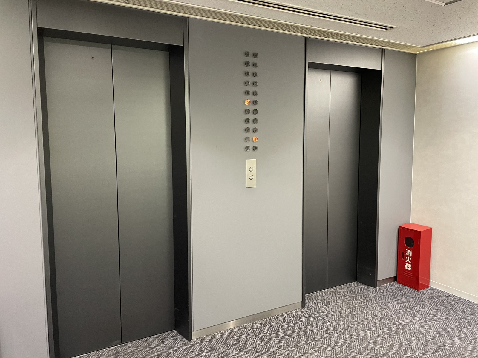 エレベーター(2基)