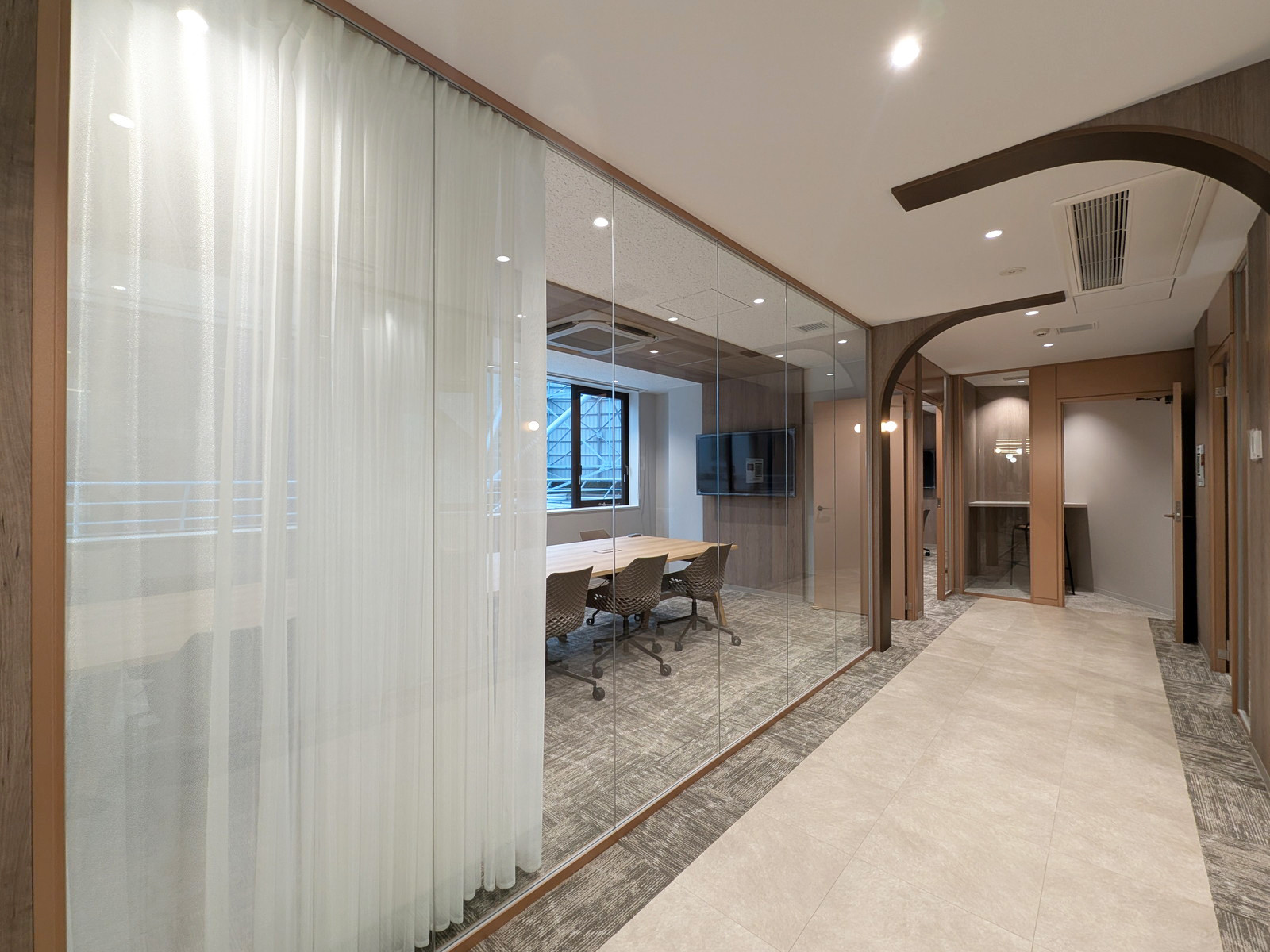 会議室外側からの様子