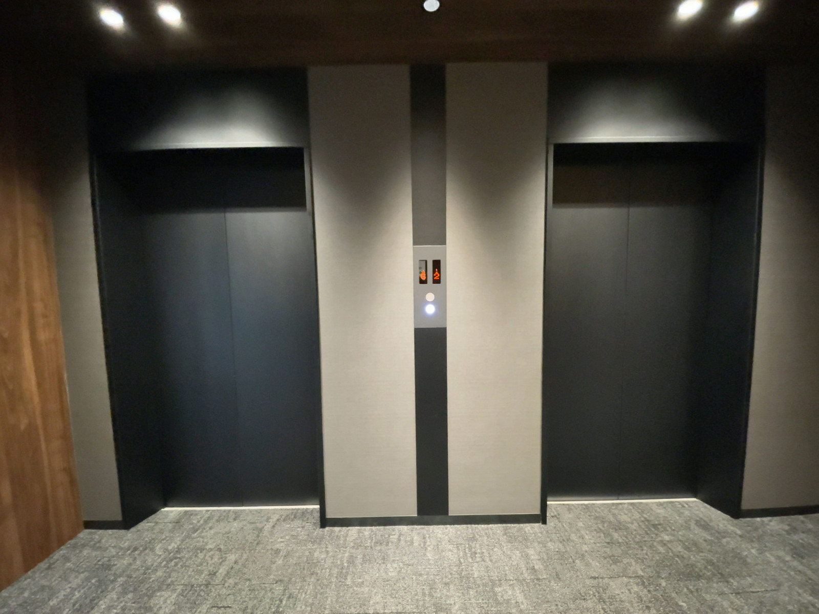 エレベーター(2基)