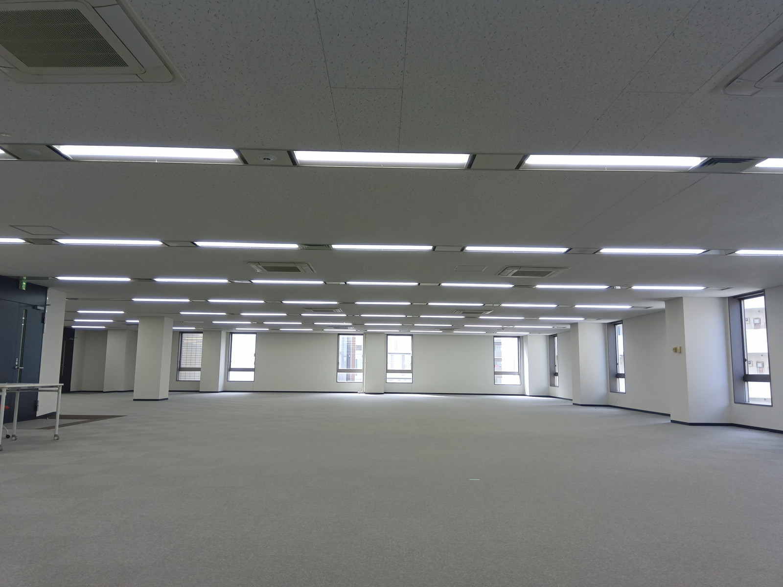 室内端の様子
