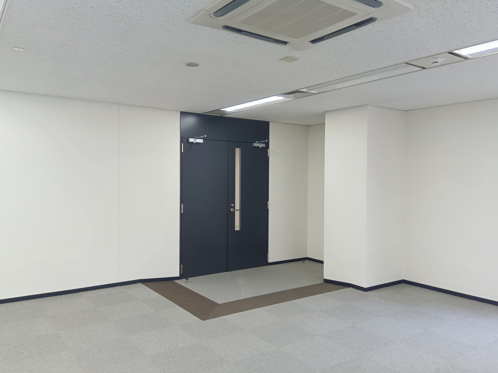 貸室出入り口