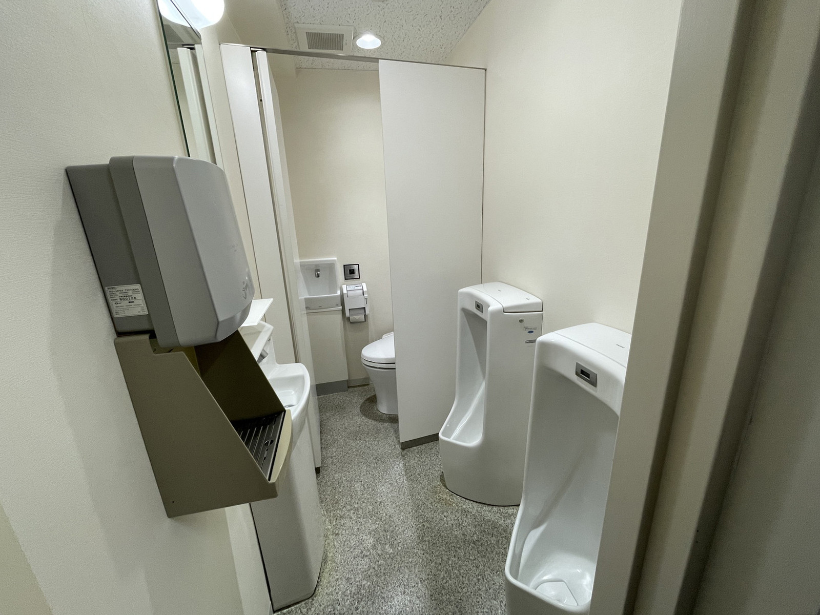 男性用トイレ