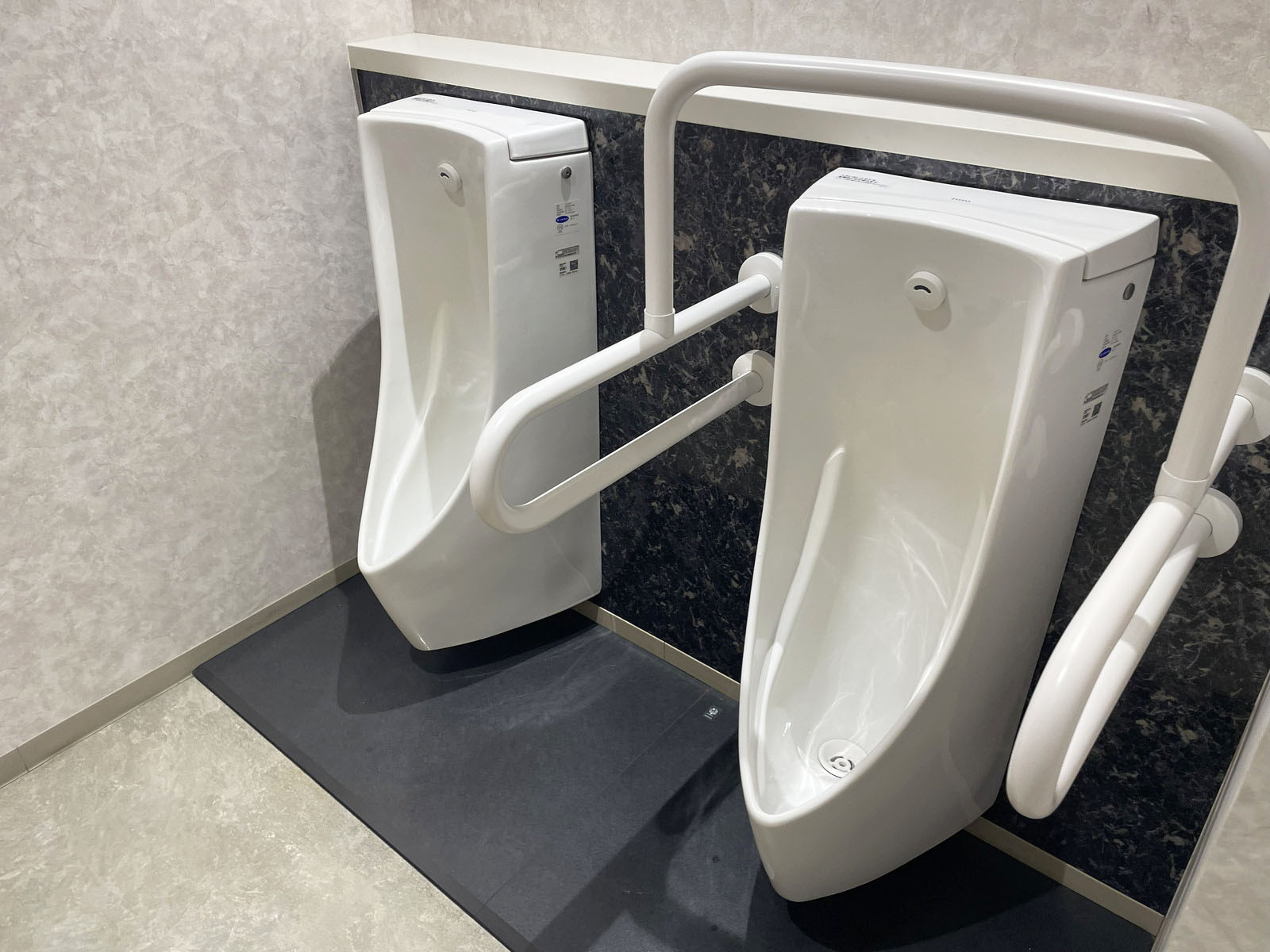 男性用トイレ