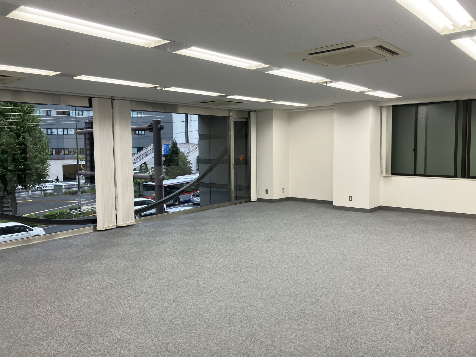 オフィス室内参考画像
