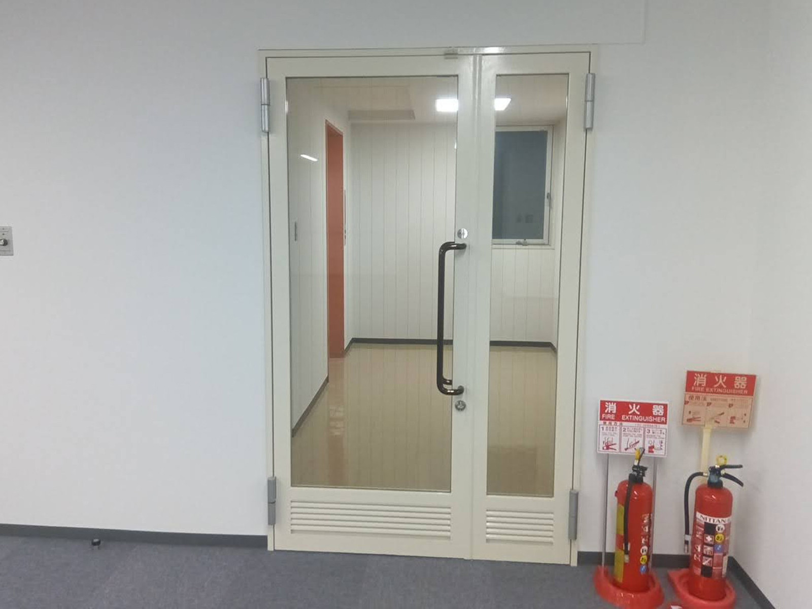 貸室出入り口