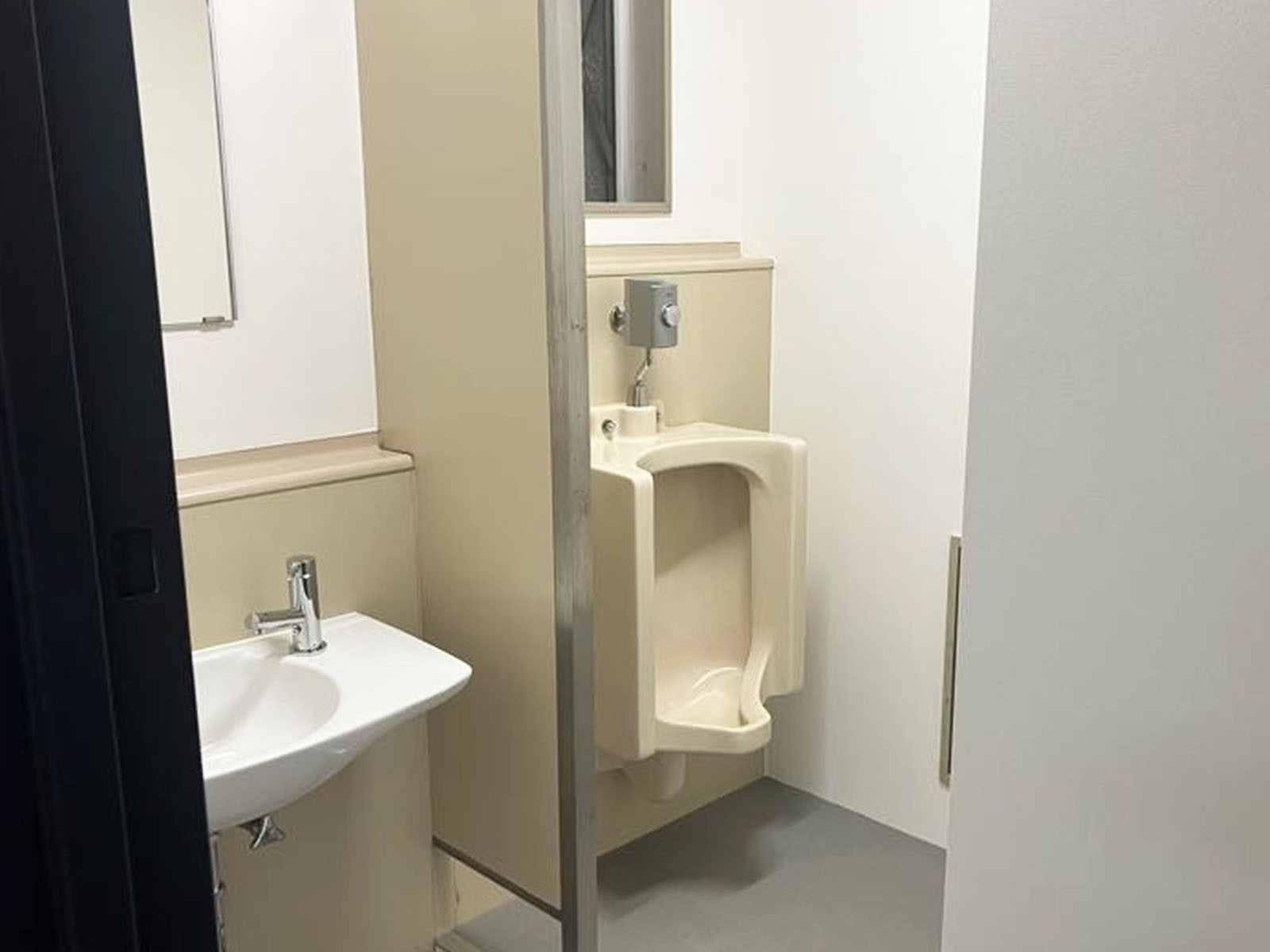 男性用トイレ