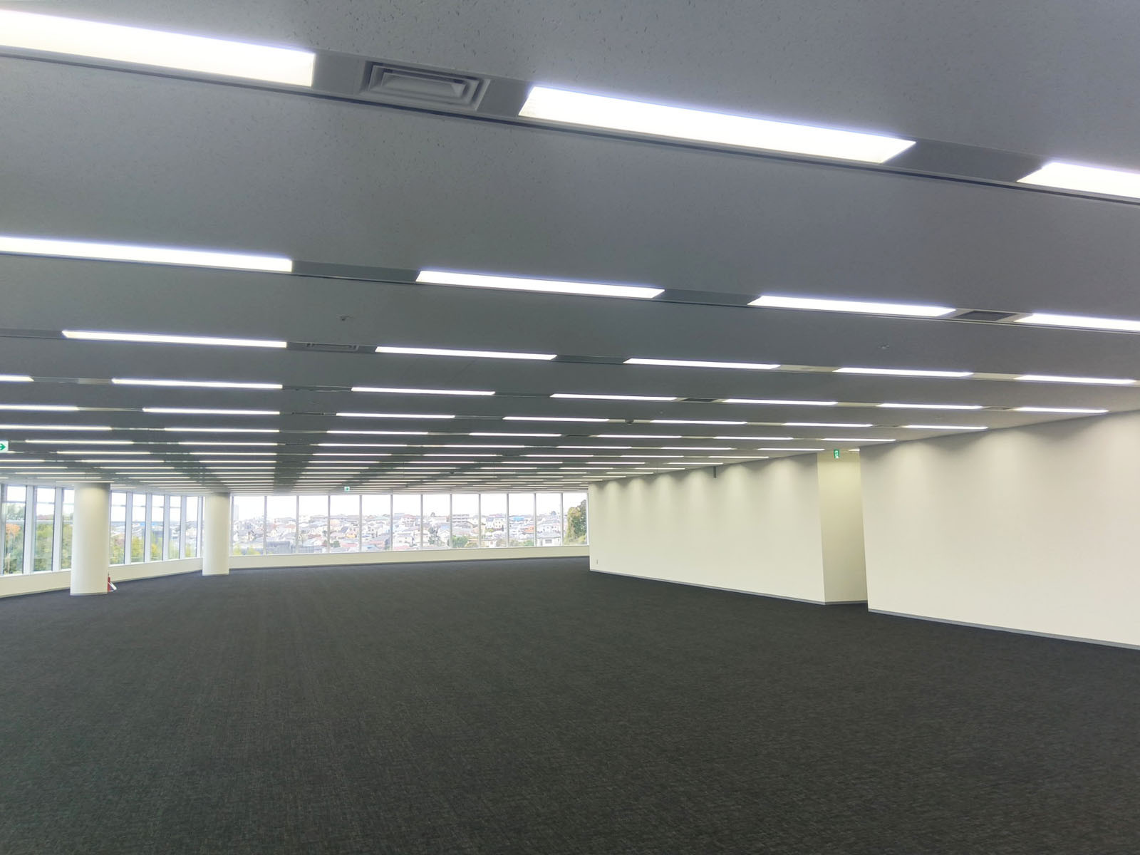 室内全体の様子
