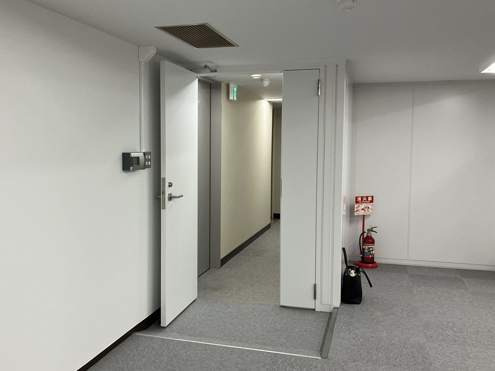 貸室出入り口